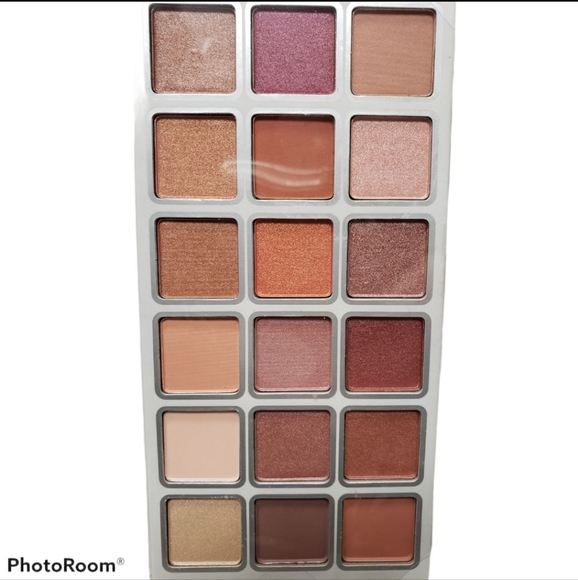 🆕️ Ellen Tracy Rosy Nudes Eyeshadow Palette - Picture 5 of 10